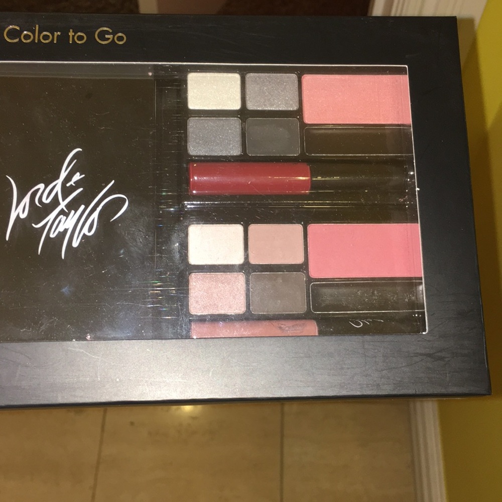 Beautiful everyday makeup kit, NEVER USED‼️‼️ - Picture 2 of 3